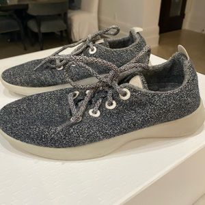 Allbirds Wool Runner grey SZ W 8 M 6. Very good condition No odors tears stains.
